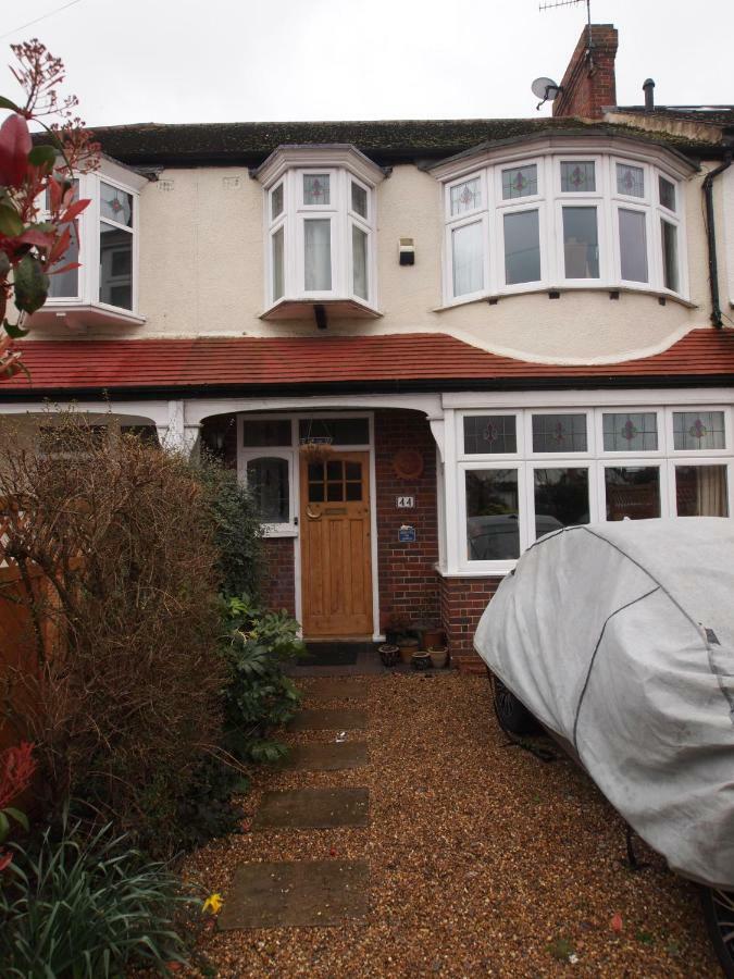 Friendly Home In South London Morden Exterior foto